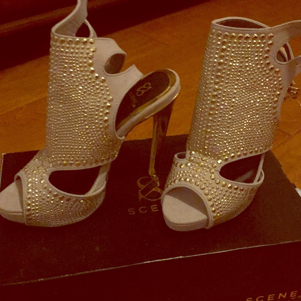 Shoes - Picture 1 of 2